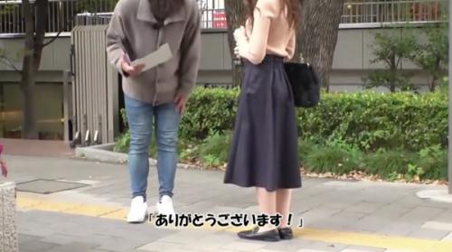 美しいおっとり奥様は人を疑うことを知らないバ...優しい女。淫猥なナンパ師に誘導されてレスな性生活を暴露。これはイケるで♡