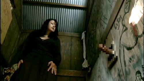 公衆便所の個室と個室の壁に穴が開いているだけでも非常識なのにち●ぽを差し込むニッカポッカ！しゃぶる人妻！変態の巣窟！ww