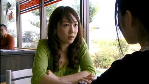 レズカップルの激情は止められない！たとえ後ろで中年が睨んでいても公然チュウチュウ！ペニバンファックは超ハードや！ww
