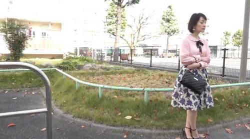 若い頃イイ女でモデルをしていた人妻・千明46歳。今や見知らぬち●ぽを朝から引き込む恥知らず。人間の性質は変えられないww