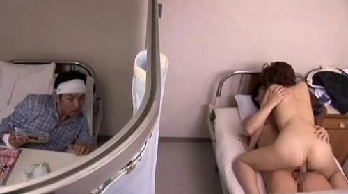 入院患者の女が金を貸している相手と知ったとき医師は狂喜乱舞した！一度ヤってみたかった寝取り劇！隣のベッドでハメるんや♡