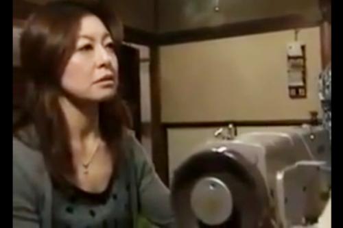 再婚してついて来たのは奇妙な三白眼の息子！ああこの結婚は失敗だったと五十路母！だがち●ぽだけは超一流！誰でも取り柄はあるww