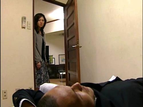 郵便屋を部屋に招き入れズッコンバッコン不貞を働く姿を息子に見られる義母。言い逃れはできない！息子に挿入されたら夫より良...ww