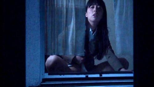 巷では乾物だとか永久凍土だとか言われる堅物女の本性！巨大なディルドでオナりながら向かい窓の男を挑発するド変態である♡