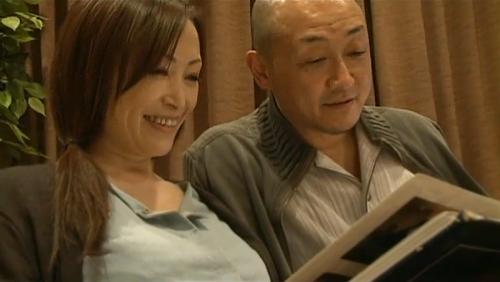 トンデモねぇエロ母ですよ！間もなくお婆ちゃんになろうというお人が婿に逆夜這いを仕掛けちまうんですから！ち●ぽイタダキww