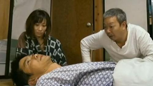 村男に野ションを見られ巨大ち●ぽで喉奥と膣奥を突かれてしまい悶える人妻！何となれば亭主は寝たきり不能！ああ公然不貞！ww