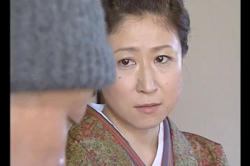 奥様は下男を呼びつけ客間に通して酒を振る舞う。調子の方はどうだい？床の間においで。ち●ぽをお出し。ズブリとイくんだよww