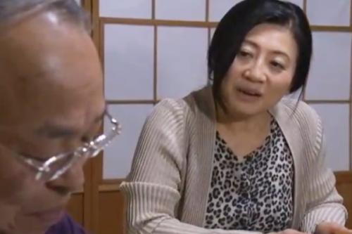 教師と個人タクシーの五十路夫婦はとっても仲良しで昼食で家に立ち寄ってもセックスイッパツ！夜もイッパツ！元気すぎだろ！ww