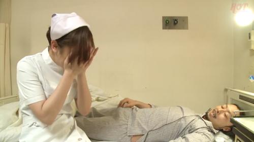 手持無沙汰な深夜にナースさんを病室に引き込んでネェ僕のち●ぽ見てよーとシコシコ迫ったらココじゃダメよトイレにGO！ww