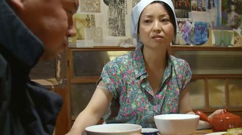 町の中華屋さん夫婦は昼を過ぎてから飯を食う。人様より遅い飯だが人様よりも早こともある。例えばセックス。日中にヤってます♡