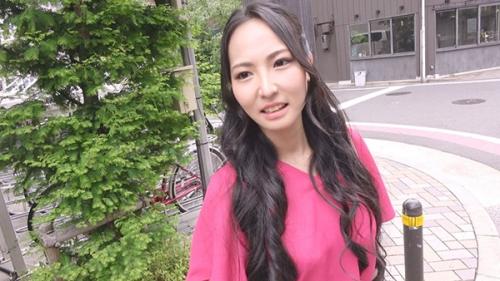 ナンパした街角人妻に家に招待してくださいと無茶な要望をしたらいいわよって！ふたりだけの密室空間！ソッコーでハメます！ww