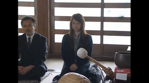不届きな亭主は法事の最中に仕事にイってしまう！不届きな女房は法事の終了後に和尚のち●ぽでイってしまう！仏罰当たるべしww