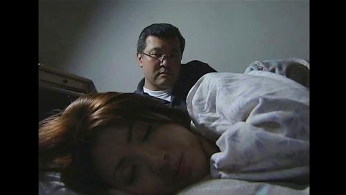 夫は妻に求愛をするのですが妻はイヤイヤをしてやらせてくれません！それもそのはず！日中はクリーニング屋とイイっイイーっ♡