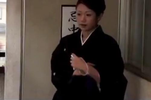 夫の告別式に抜け出し愛人とファックする非道徳未亡人！どころではない共謀して夫を56した相手と興奮してファックの毒婦や！