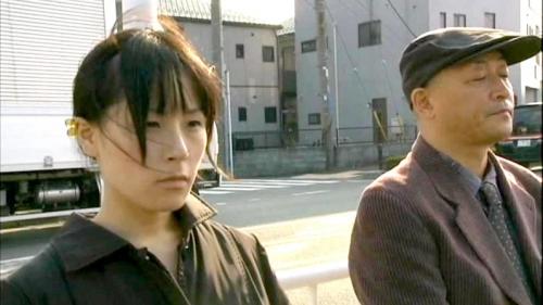 パンストに穴をあけバスに乗り込む人妻。股間を押し付けて来る男を待ってましたとばかりに扱く！今日のち●ぽはコレで決まり！ww