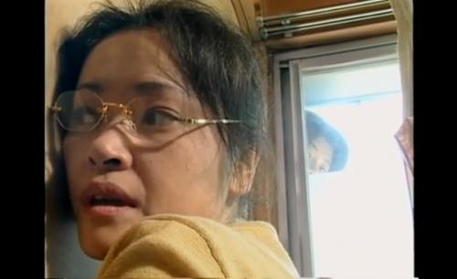 薄い壁一枚を巡る攻防！ハマってると何やら動き出す隣室。若いカップルはベランダ越しに部屋を覗く。ババアが壁に張り付いてるぅww