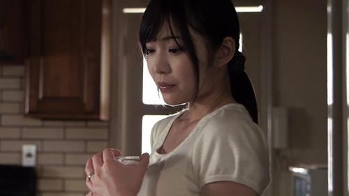 妻は自分の変態性癖を知る！幾ら恩人とはいえこんなに加齢臭の漂う老人にハマってしまうなんて！貧乳揉まれてま●こがジュンww