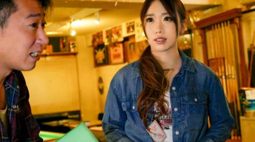 池袋のバーで噂の美少女看板娘にアポなし突撃取材！店長の浮気疑惑を探りつつ、セクシーショットをGET！