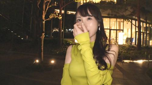 彼氏不在の欲求不満を抱えた美女が、自慢のクビレと美貌を晒し情熱的に乱れる。