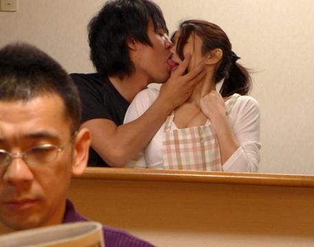 ［フェラ×義母］釘付けになるバストと美しい顔で官能的なもてなしをし、絶頂まで向かった人妻