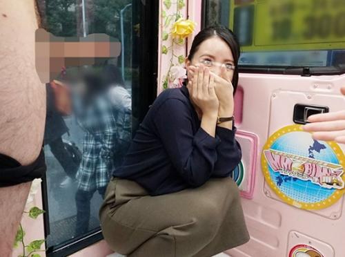 ［フェラ×ずらしハメ］勝負下着を身に着けていき、激しいセックスに没頭し、すぐに絶頂してしまう綺麗系女