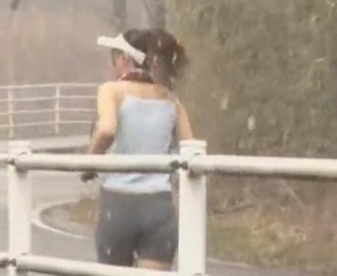 ［レイプ］ハード強姦で心身共に朽ちる！半端ない飢えた男に餌食にされたデカ乳女
