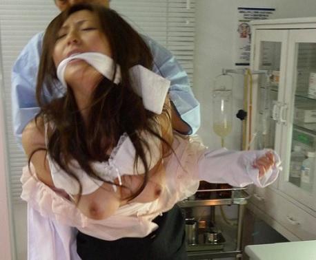 ［巨乳］熱いイチモツをぶら下げた鬼畜に忍び寄られ屈服するしかなくなった美熟女
