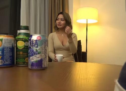 【人妻】ホテル飲みしながら段々と疼いたギャル奥さんが不倫セックス