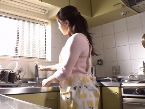［乳首責め×口内射精］至福へ導く才能！？濃密なエッチで男をトロけさせていってしまう美人妻