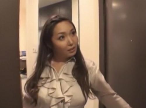 ［イラマチオ×顔射］ハード強姦で心身共に朽ちる！半端ない飢えた男に餌食にされた美人妻