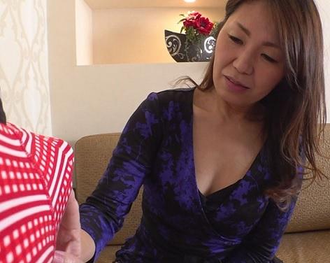 ［巨乳］マン液に濡れた膣が刺激されて感度が高まっていき悶絶イキをする奥さん