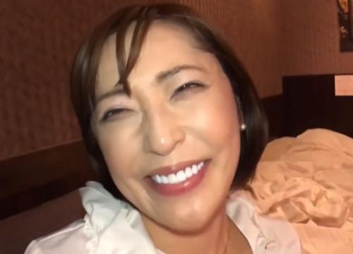 ［熟女］エロティックな雰囲気を漂わせて、不快な気持ちにさせずガンガン攻める人妻