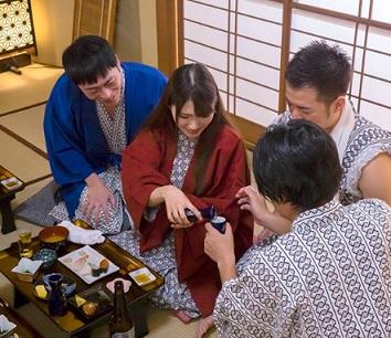 ［声我慢×バック］脚がセクシー！バックで突かれ乱れるそのお尻もエロい姿！やめられない止まらない美熟女