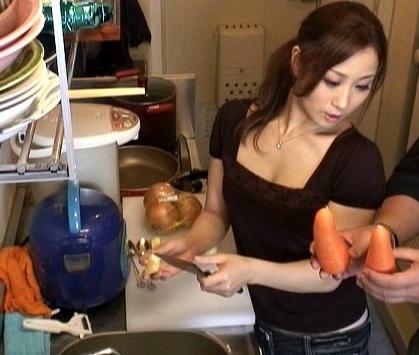 ［三十路］普段から溢れる色気をまき散らし、体液を漏らし、快楽に身を任せちゃうおばさん