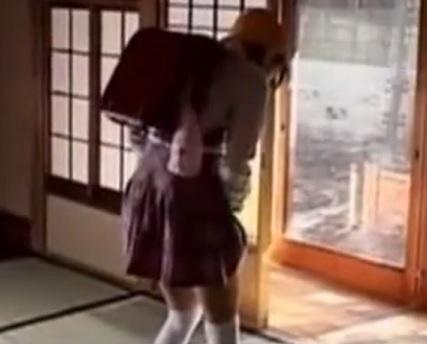 ［動画］恥ずかしいけど見てほしいおまん〇！に野太い男根挿れられヨガって悶絶するお嬢ちゃん
