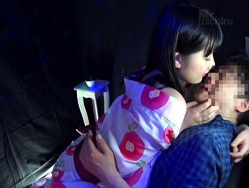 《素股おっぱいパブ》美少女が反り返る鬼マラで性の悩みなんてぶっ飛び敏感体質が抑えきれない