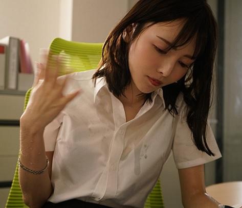 ［OL×汗だく］突き刺さるピストンちん〇に膣内で密着吸引をしながら激イキをするOL