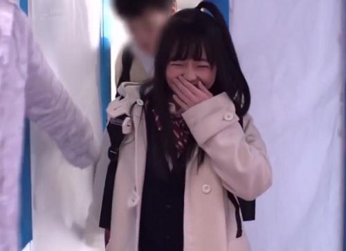 《フェラ抜きマジックミラー号》過敏な学生が物欲しそうに絶倫棒を観察し可憐な声を振りまいて体が高揚していく