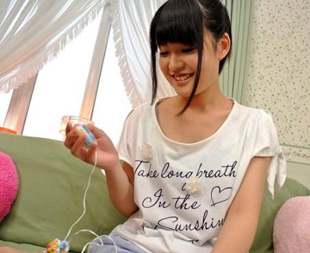 ［美少女×お漏らし］ガマン汁ちん●がキュッと締まる濡れマンに捩じ入り絶叫イキする乳女子