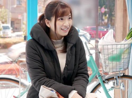 《人妻即ハメ》吸引クンニに狂い果てるまで粘着ピストンを受けて交尾にハマる