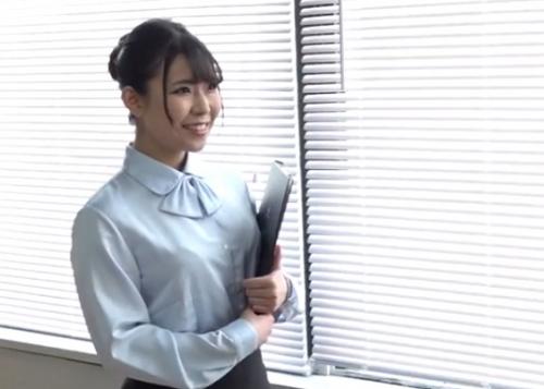 【浅見レナ顔射】ムード満点の現場でやらしい舌使いで興奮しきって挿入ねだる働く女