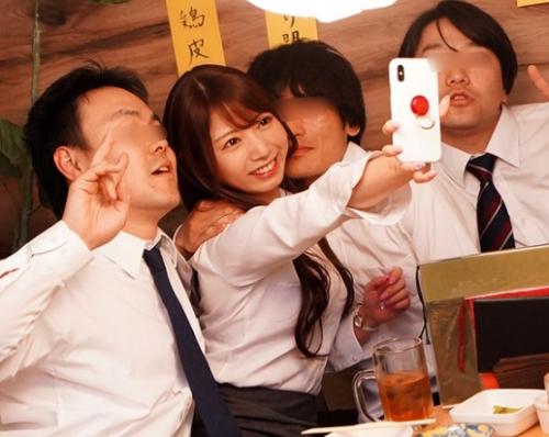［巨乳×ベロチュー］欲しそうに男性器を見つめ、可憐な声を上げながら、高揚していっちゃうOL