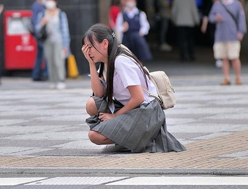 《騎乗位宮崎リン》エロ女子生徒が喉にがっつり当たる先っちょを吸引しながら早速捩じ込まれて絶頂する