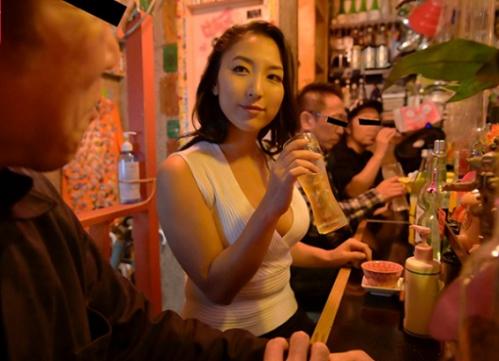 ［巨乳×拘束］美乳を露わにして濃厚なプレイを楽しみ濃度の高い性行為を楽しんじゃうマダム