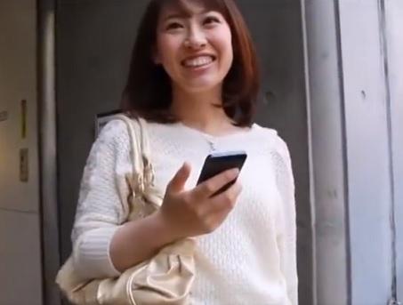 《温泉熟女》エロ乳妻が磨いた美顔と絶品ビジュアルで撮られながらのガチファックで高揚しまくる