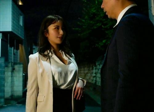 ［OL×巨乳］超絶倫な男に惹かれてしまったのか、魅惑的な肌を晒し快楽の喜びを味わってしまったスケベ社員