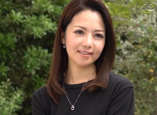 【人妻パイパン】我慢してた分だけ豹変しフル勃起の肉棒で串刺しされアヘついちゃう奥さん