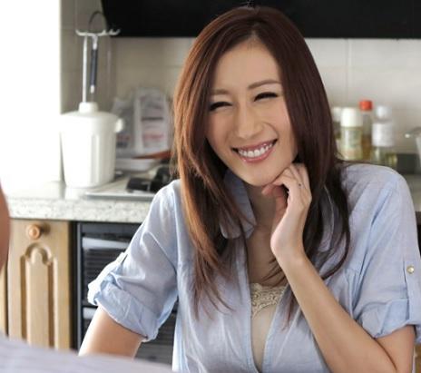 ［人妻×巨乳］説得力のある力強さで今までにない快楽に悶え、激しい腰使いになってしまう美乳妻