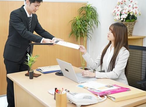 ［OL×相部屋］女で良かったと快感を感じながら、今だけの最高のイキを満喫しちゃう美女
