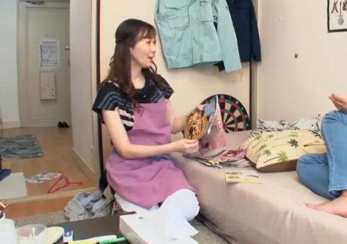 【素人中出し】ゴム無しで捩じ込まれる刺激に欲情しきって絶頂する美女妻